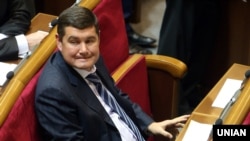 Ukrainian lawmaker Oleksandr Onyshchenko claims to have recorded conversations detailing corruption involving Poroshenko, his political party members, business partners, and others.