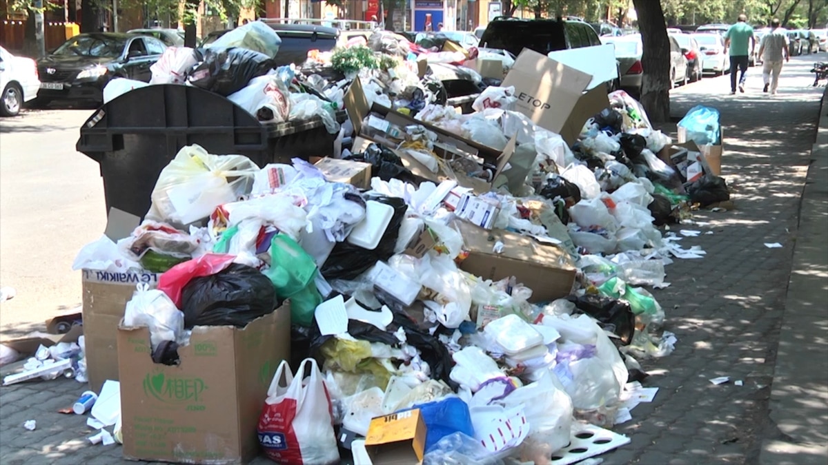 Trash Talk Foreign Firm Under Fire As Yerevan's Garbage Piles Up