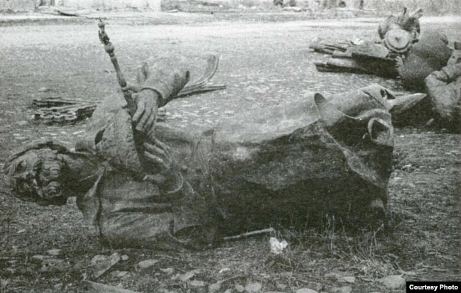 Фигуры с разобранного памятника Тысячелетию России