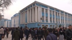 Özbegistandan bolan studentler Duşenbede. 2020-nji ýylyň 11-nji fewraly.