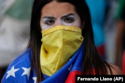 Студентка одного из университетов Каракаса на антиправительственной акции. Сентябрь 2019 года