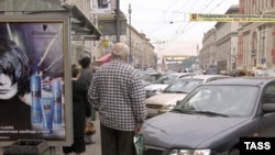 В Москве автомашины паркуют всюду, даже там, где запрещено правилами.