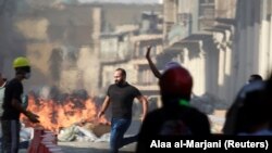 Demonstrators clash with riot police during the ongoing anti-government protests in Baghdad, November 7, 2019