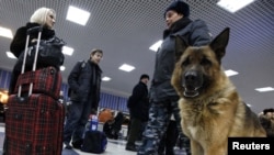 Безопасность в российских аэропортах усилили после теракта в "Домодедово"