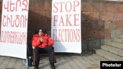 Armenia - Presidential candidate Andreas Ghukasian on hunger strike in Yerevan, 21Jan2013.