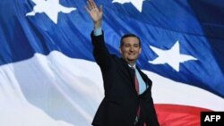 Сенатор від штату Техас Тед Круз вітає делегатів конвенту республіканців, 20 липня 2016 року