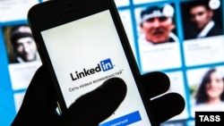 Russiýa “LinkedIn” sosial websaýtyny böwetleýär.