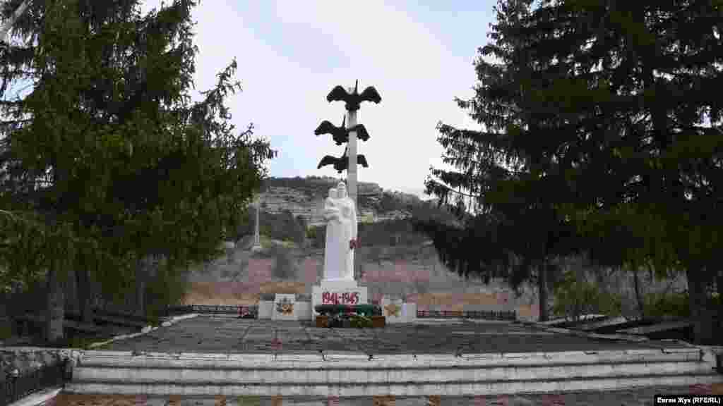Мемориал &ndash; братская могила советских воинов, погибших в 1944 году