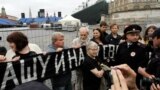 Foști disidenți ruși între care Natalia Gorbanevskaia la un protest în Piața Roșie la 25 august 2013