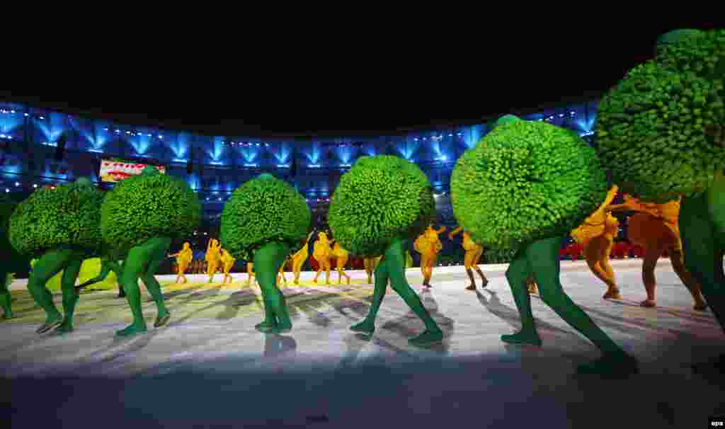 Dancers perform during the closing ceremony.