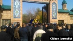 Абдуллу Арипова похоронили на кладбище «Чигатай» в Ташкенте, 10 ноября 2016 года. 