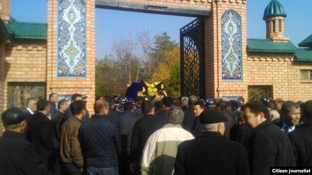 На похоронах Абдуллы Орипова присутствовали практически все высокопоставленные чиновники узбекского правительства.