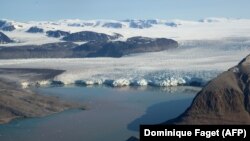 Akullnaja në arkipelagun norvegjez Svalbard - Fotografi nga arkivi.