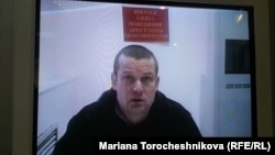 Оппозиционный активист Леонид Развозжаев в суде в Москве.