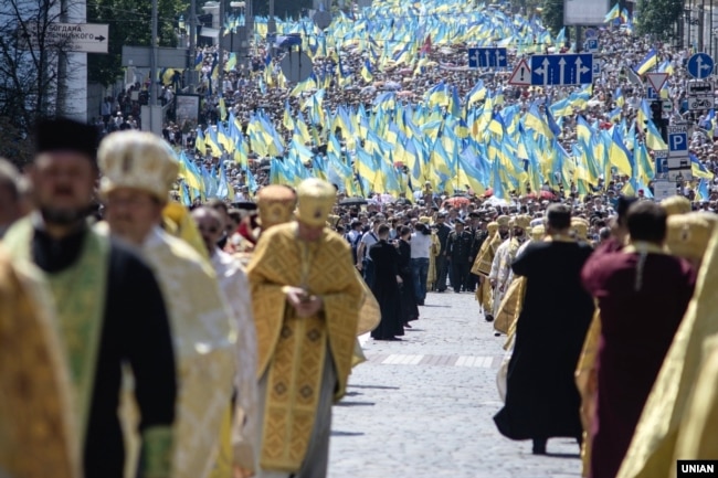 Учасники хресної ходи «За єдину помісну церкву» з нагоди 1030-річчя хрещення Русі-України. Київ, 28 липня 2018 року