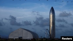 Starship на палігоне кампаніі SpaceX ў Бока-Чыка на паўднёвым усходзе штату Тэхас 