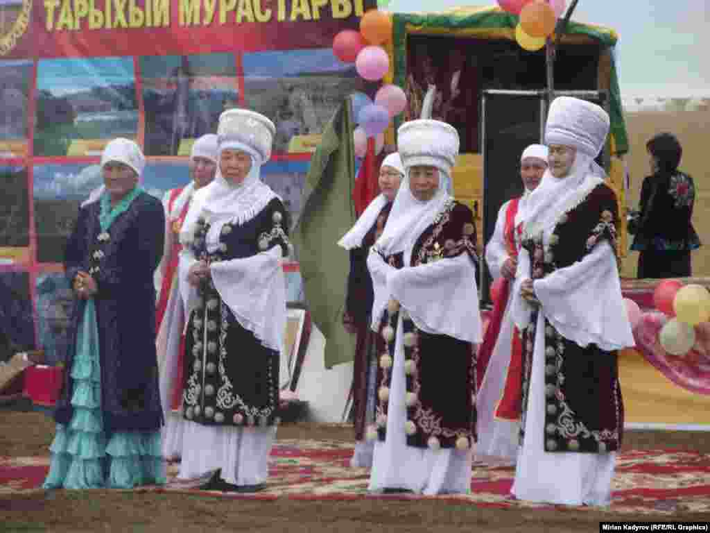Шиңжандын Кызыл-Суу облусунан келген кытай кыргыздары фестивалга конок катары катышты.