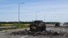 Дорога в аэропорт Луганска после обстрелов