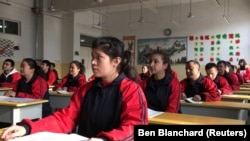 Занятия в "центре перевоспитания" в Кашгаре на юге Синьцзяна