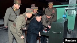 Түндүк Кореянын лидери аскер башчылары менен