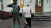 Елизавета Рудольф на пикете из-за отказа предоставить жилье сыну-ветерану