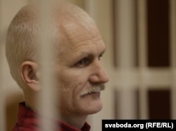 Суд па справе Алеся Бяляцкага ў лістападзе 2011 году. Архіўнае фота