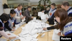 Kyrgyzstan -- Members of a local electoral commission count ballots at the end of the voting day of a parliamentary election, in Bishkek, 10Oct2010