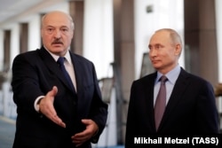 Олександр Лукашенко (зліва) і Володимир Путін. Росія, Сочі, 15 лютого 2019 року