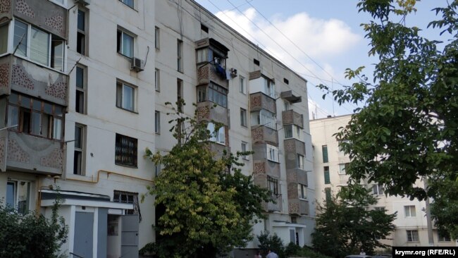 Дом №14 на улице Молодых Строителей в Севастополе, июль 2019 года