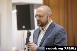 Куратар выставы Ільля Васільеў