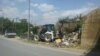Работници чистат ѓубре во Куманово