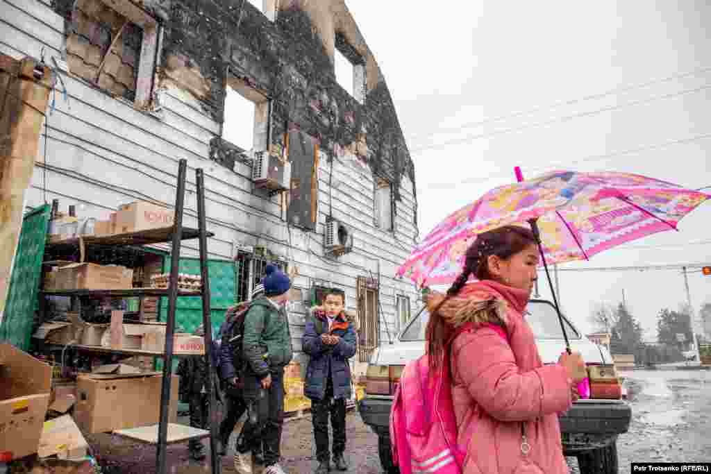 Burned building in the village of Masanchi, Zhambyl region. February 27, 2020. Сгоревшее здание в селе Масанчи, Жамбылская область. 27 февраля 2020 года.