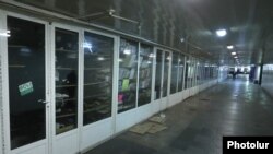 Armenia -- Closed shops in an underground pass in Yerevan, March 27, 2020.