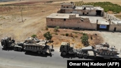 حرکت کاروان نظامی ترکیه در استان ادلب سوریه به سوی شهر خان شیخون