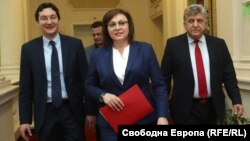 Корнелия Нинова, заедно с депутатите Крум Зарков и Манол Генов внасят искането за гласуване на недоверие на правителството в Народното събрание
