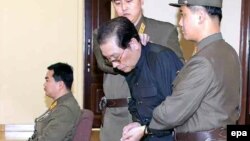 Հյուսիսային Կորեա - Չան Սոնգ Թաեքը Փհենյանի ռազմական դատարանում, 12-ը դեկտեմբերի, 2013