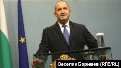 Румен Радев по време на изявлението си, с което обяви, че връща избора на Гешев на ВСС