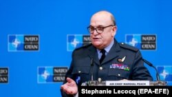 Претседавачот на Воениот комитет на НАТО, воздухопловниот маршал Стјуарт Пич