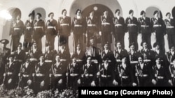 Seria de elevi a domnului Mircea Carp (ultimul, din ultimul rândul de sus - dreapta), Liceul Militar de la Mănăstirea Dealu