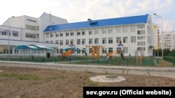 Школа в Севастополе, архивное фото 