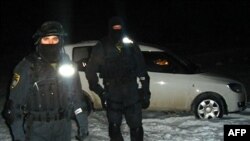 Policijska akcija u Gornjoj Maoči u februaru 2010. foto: Mirsad Arnautović