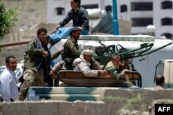 Отряд йеменских хуситов. Сана, 25 апреля 2015 года