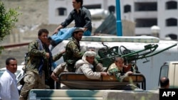 گروهی از حوثی‌های مسلح در صنعا