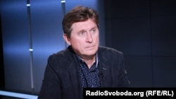 Ukrainian political analyst Volodymyr Fesenko: "A real peace process has to begin without preconditions.”