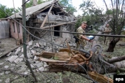 According to the Defense Ministry, several Ukrainian positions were targeted by mortar and artillery fire on November 5. (file photo)