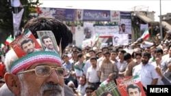 Махмуд Ахмединежаддын жактоочулары митингде.