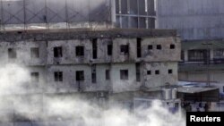 Iraq -- Kurdish forces take up position at the site of an attack by Islamic State militants in Kirkuk, October 21, 2016