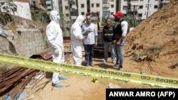 تصویری از محل انفجار یکی از پهپادهای ارتش اسرائیل در جنوب بیروت؛ خبرگزاری رویترز گزارش داده بود که یک ایرانی نیز همراه با دو لبنانی یاد شده در حمله اسرائیلی به ویلای منطقه «عقربا» کشته شده است.