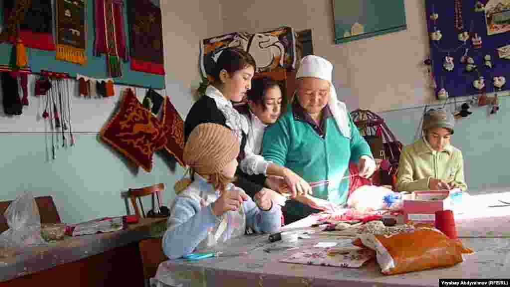 Kyrgyzstan: Totukan Oskonbaeva, Handcrafting teacher in Jalal Abad with her students in the class