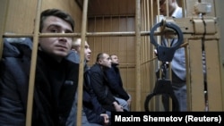 Украинские моряки в московском суде, архивное фото 